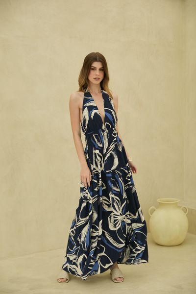 Maxi vestido de cuello halter para amarrar en el cuello, escote pronunciado en V.
Lleva elásticos en el contorno de cintura para afinar la silueta, se adapta a todos los cuerpos.
