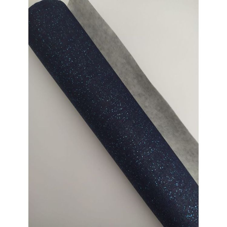 Lino Azul Marino, con puntos celeses, ideal para tus proyectos de álbumes, encuadernacion, cartonaje y otras manualidades.

Medida : 50 x 66 cm 
