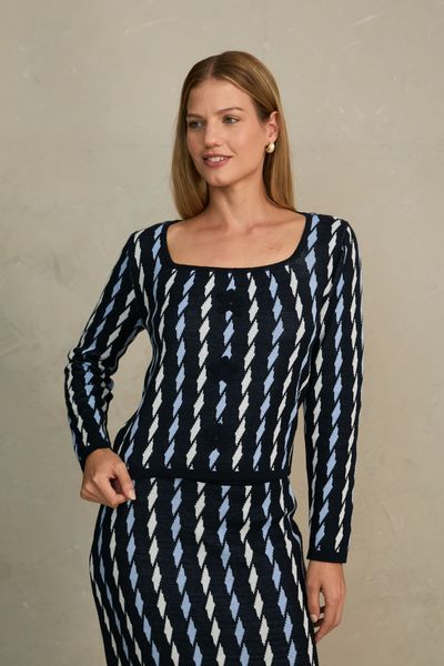 Medidas:
​
Talla S
Largo de top: 50 -51 cm
Largo de manga: 60 cm
Ancho ( sisa a sisa ) 48 cm

Talla M
Largo de top: 52 -53 cm
Largo de manga: 61 cm
Ancho ( sisa a sisa ) 49 cm

Talla L
Largo de top: 53 -54 cm
Largo de manga: 62 cm
Ancho ( sisa a sisa ) 50 cm
