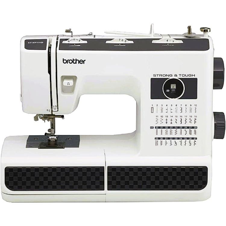 
Caracteristicas principales 


	37 puntadas incorporadas
	Velocidad de hasta 800 puntadas por minuto
	Especial para coser jeans.
	Ojal automático en un paso
	Regulación de largo y ancho de puntada
	Almacenamiento de accesorios: Sí
	Pies especiales adicionales disponibles: Sí
	Tipo de visualización: LCD
	Puntos de arrastre: 6
	Pies accesorios incluidos: Pie de ojal, Pie de cremallera-cierre, Pie de puntada invisible, Pie zigzag, Pie antiadherente, Pie para coser botones
	Tipo de iluminación: LED
	Sistema de enhebrado de aguja: Automático
	Número de pies prensatelas: 6
	Bobina de fijación rápida: Sí
	Pies especiales incluidos: Sí
	Tipo de selector de puntada: Tecla Shift
	Tensión del hilo: Manual
	Listado UL / CSA: Sí
	Selecciones de puntadas incorporadas (puntadas): 37
	Estilos de ojales: 1
	Máxima velocidad de costura (spm): 800
	Refuerzo / Puntadas inversas: Sí
	Largo de puntada (mm): 5
	Ancho de puntada (mm): 7
	Garantía 1 año


​Pies accesorios incluidos 


	Pie Zigzag, Pie para cremallera, Pie para puntada invisible, Pie para ojal, Pie para botón, Pie antiadherente.


contenido de la caja


	Juego de agujas (#11,#14,#16)|Aguja doble|Bobinas (4)|Cable de alimentación|Manual de instrucciones|DVD instructivo


​​CAPACITACION GRATUITA VIRTUAL O PRESENCIAL EN NUESTRO TALLER.

MALETIN DE REGALO PARA TU MAQUINA

 

 

