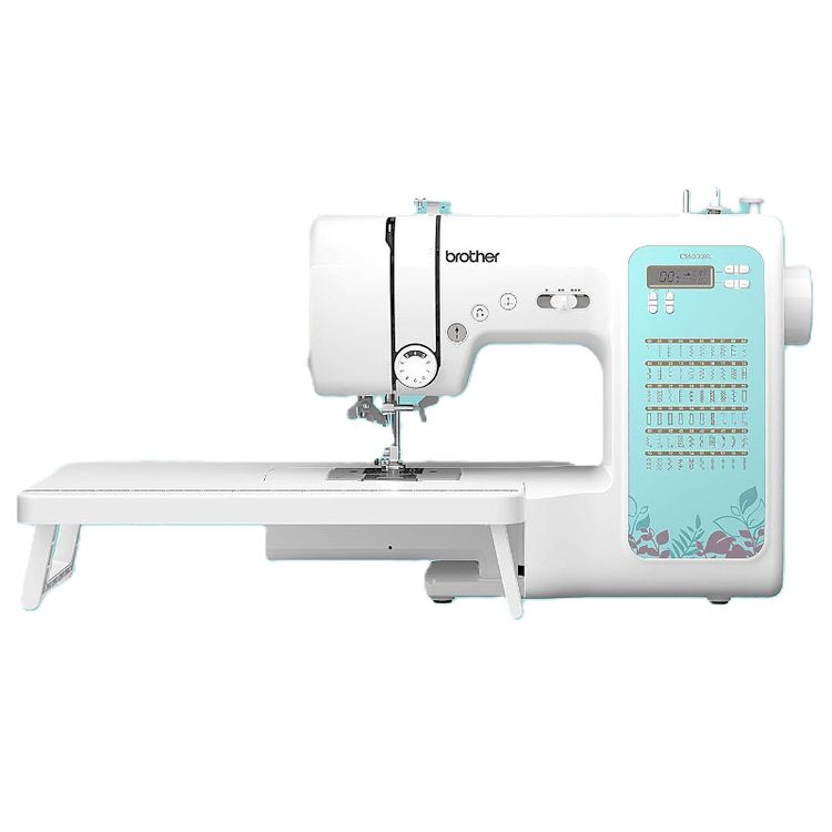 Características Principales


	60 puntadas de costura incorporadas y cada una de ellas con funciones ajustables
	Velocidad de hasta 750 puntadas por minuto
	7 estilos de ojales automáticos, de un solo paso
	Pantalla LCD para fácil selección de puntada
	Almacenamiento de accesorios: Sí
	Pies especiales adicionales disponibles: Sí
	Tipo de visualización: LCD
	Puntos de arrastre: 6
	Tipo de iluminación: LED
	Tecla de posición de aguja (arriba / abajo): Sí
	Posición de detención de aguja arriba / abajo: Sí
	Sistema de enhebrado de aguja: Automático
	Número de pies prensatelas: 9
	Cantidad de puertos USB: Ninguna
	Nivelación del prensatelas: Sí
	Bobina de fijación rápida: Sí
	Pies especiales incluidos: Sí
	Botón de inicio / detención: Sí
	Tipo de selector de puntada:Marcar
	Tensión del hilo: Manual
	Mesa Ancha incluida: Sí
	Área de trabajo: 15,75 x 9,91 cm
	Garantía 2 años


​Pies Accesorios incluidos 


	pie para ojales, pie para sobrehilado, pie para monograma, pie para cremalleras, pie para zig-zag, pie para puntada invisible, pie para puntada invisible, pie especial para botones.


​contenido de la caja 


	aguja gemela, bobina x4, pie movil, abreojales, cepillo de limpieza, portacarrete adicional, pedal, tabla ancha, estuche protector, soporte de prensatela de pespunte,aguja de punta redonda, paquete de agujas, prensatela para acolchado, lapiz calador, prensatela de parcheo1/4, caja de bobina, destornillador en forma de L.


​​​CAPACITACION GRATUITA VIRTUAL O PRESENCIAL EN NUESTRO TALLER.

MALETIN DE REGALO PARA TU MAQUINA

 

 
