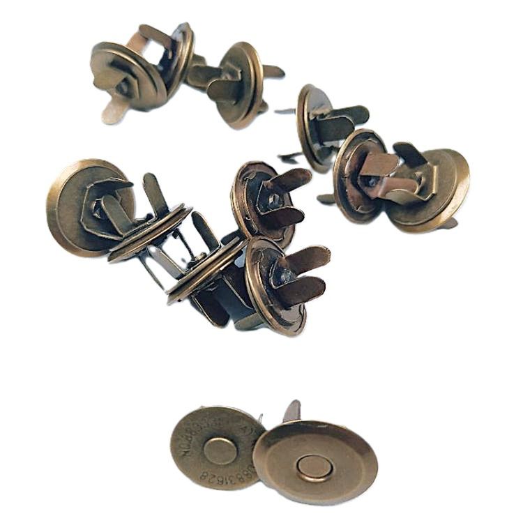 Set de broches imantados, especiales para tus proyectos de encuadernacion y cartonaje.

Cantidad: 12 Unid. Iman y acople.
