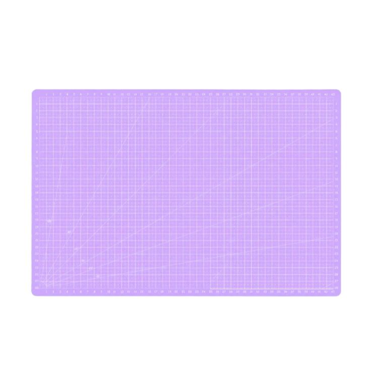 Una base de corte es la principal herramienta para un escrapero o crafter. Sirve, no solo para cortar con el cúter sin dañar la mesa, sino que la usamos como zona de trabajo para evitar manchar y dañar la mesa. 

Tamaño: A3 (42 x27cm)
