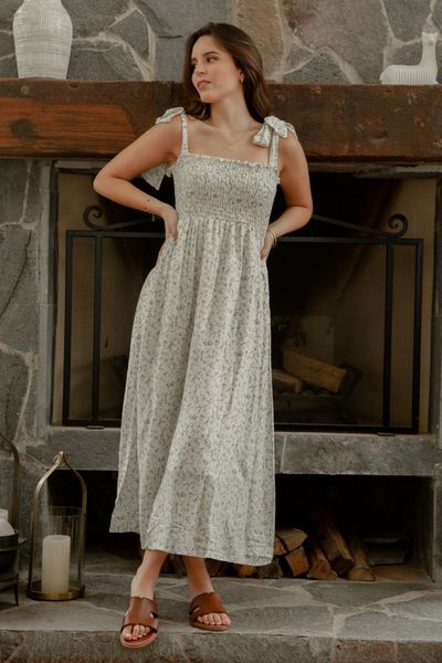 ¡El vestido que podrás usar en toda ocasión! Adáptalo a tu medida o gusto con las tiras que se amarran. No trasluce! Lo amarás!

LARGO: S 124 CM, M 126 CM, L 128 CM

ANCHO RUEDO: S 88 CM, M 90 CM, L 92 CM

LARGO LAZO: S 64 CM, M 64 CM, L 64 CM

PECHO ESTIRA MAX: 70 CM, M 72 CM, L 74 CM

Material: Chaliz estampado

 

