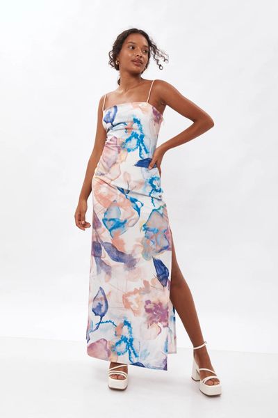 Vestido largo strapless.
	Tiene un corset ajustable en la espalda.
	Hecho al 100% de materiales reciclados.
	El print ha sido creado especialmente para esta cápsula. 
	Viene con tiras que puedes regular a tu gusto para un mayor soporte.
	La modelo está usando talla XS.

