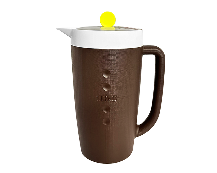 Características:


	Capacidad: 1.5L
	Conserva líquidos fríos por 10 horas
	Material: poliuretano
	No retiene olores
	Medidas: 28.5 cm x 12 cm x 21 cm (alto x ancho x longitud)

