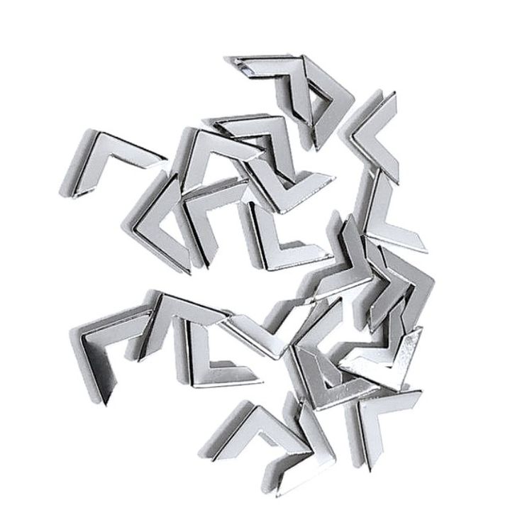 Esquineros de metal color Plateado, especiales para cubrir las esquinas de tus proyectos de encuadernacion y cartonaje.

Pack x 25 unidades.

Equipo Scrapyart

 

