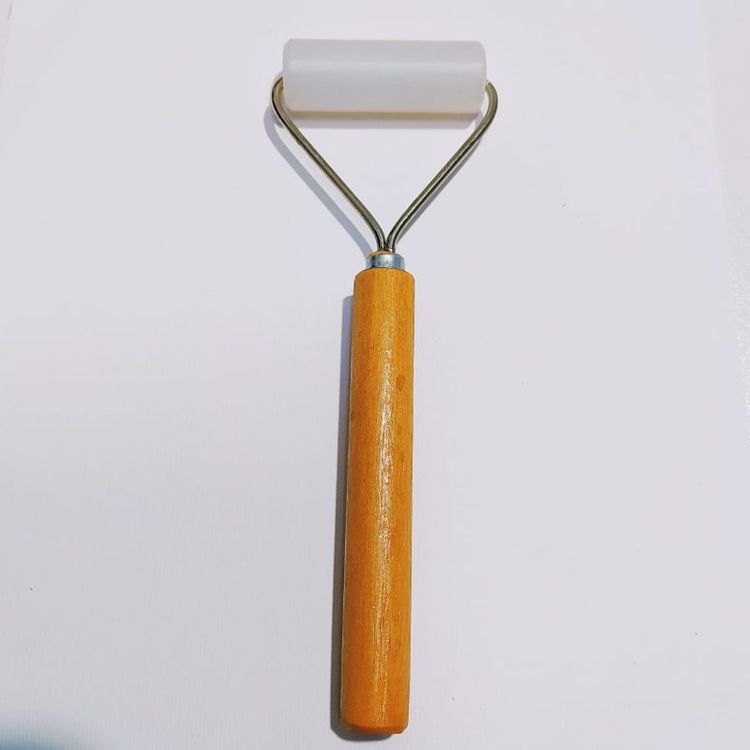 Rodillo de T- Flon , ideal para usarlo en todo tipo de proyectos scrapboking, cartonaje, tarjetería y otras manualidades.

Rodillo: 4.8 cm

Equipo Scrapyart

 

