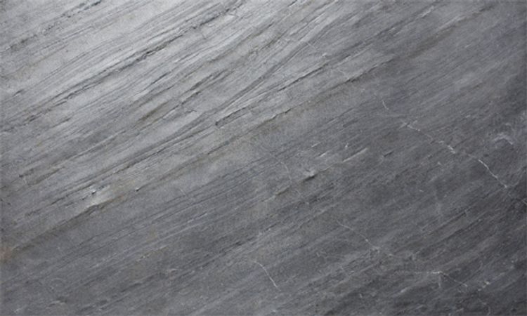 El modelo Singapore hecho de mica es una lámina negra con venas de 45 grados. Le dará dinamismo a tu proyecto.

Al ser piedras naturales, cada lámina tiene sus propias tonalidades y texturas.

 



	LAMINAS ULTRA DELGADAS DE PIEDRA NATURAL.
	FLEXIBILIDAD. PUEDE CURVARSE PARA MOLDEAR FIGURAS REDONDAS. 
	RESISTENTE A RAYOS UV.
	FACIL DE INSTALAR Y DE CORTAR, CON AMOLADORA E INCLUSO CON TIJERA HOJALATERO.
	PUEDE SER INSTALADO EN INTERIORES Y EXTERIORES.



 
