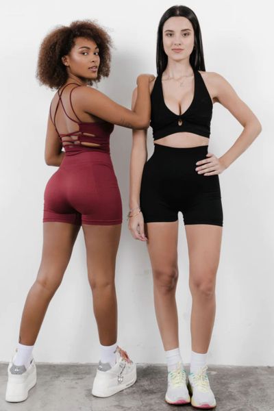 Ese biker short que buscas para combinarlo con un casual look o para ir a una clase de spinning? El tipo de tecnología y diseño de la prenda lo hace apto para que puedas llevarlo dónde quieras! Esta vez nos enfocamos mucho en el largo, para encontrar el tamaño perfecto que se adapte a todo tipo de cuerpo, te dará la flexibilidad y comodidad a travez de su tejido sin costuras y entalle alto!

• 5 Colores disponibles

• Tejido Sin costuras

• Sculptflex: entalla la figura sin comprometer la comodidad

• Entalle alto y con compresión

• Secado Rapido

• Filtro UV

• 90% nylon + 20 % spandex
