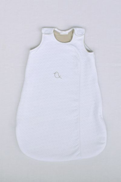 Nuestra calientita Bolsas de Dormir, forrada de baby polar en el interior y algodón gamuza  para proteger la piel de tu bebé. Ideal para usarla durante los pimeros 6 meses de tu bebé.
