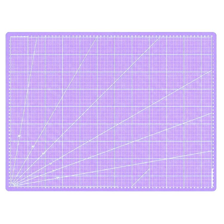 Una base de corte es la principal herramienta para un escrapero o crafter. Sirve, no solo para cortar con el cúter sin dañar la mesa, sino que la usamos como zona de trabajo para evitar manchar y dañar la mesa. 

Tamaño: A2 (57x42cm)
