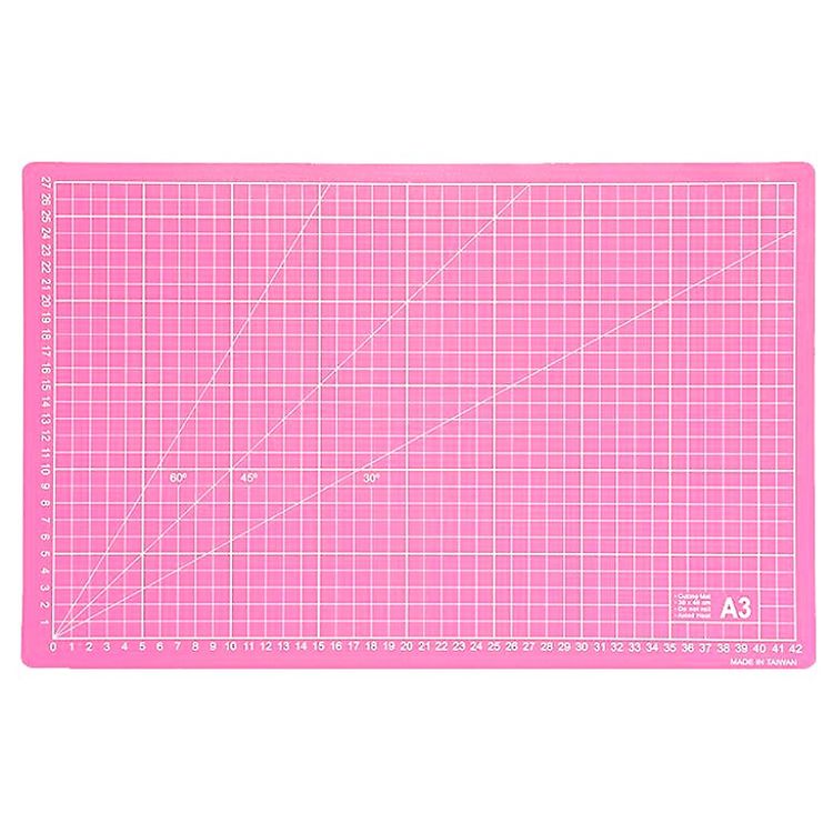 Una base de corte es la principal herramienta para un escrapero o crafter. Sirve, no solo para cortar con el cúter sin dañar la mesa, sino que la usamos como zona de trabajo para evitar manchar y dañar la mesa. 

Tamaño: A3 (42x27cm)
