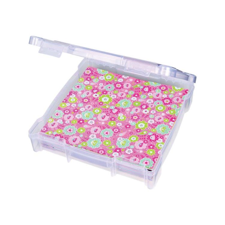 Estuche organizador de plastico resistente, especial para cartulinas de 12 x 12&quot;.
