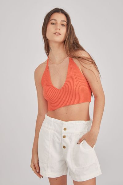 Top tejido halter tejido acanaldado, confeccionado en cotton mix.
